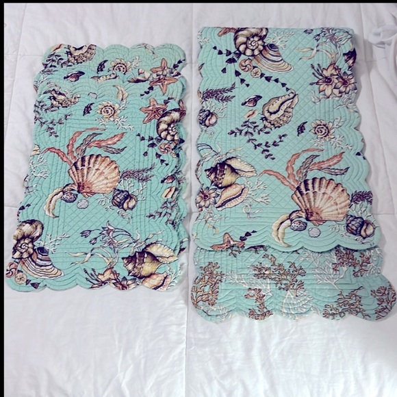 Under the Sea quilted 6 place mats and one table runner - Picture 3 of 3
